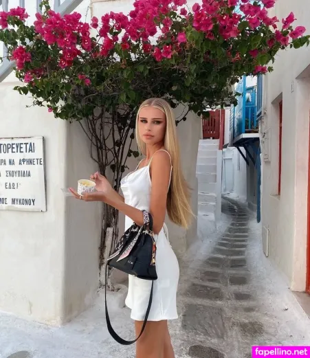 Laura Modzelewski OnlyFans Thumbnail #h6pRpUcMCc