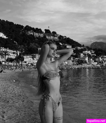 Laura Modzelewski OnlyFans Thumbnail #yQaO502FeK