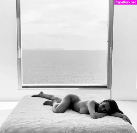 Laura Mueller OnlyFans Thumbnail #NPzJIQPpEf