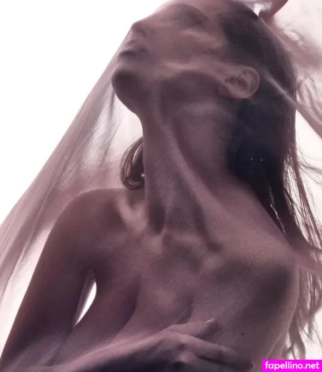 Laura Oganessian OnlyFans Thumbnail #EalfiudiIb