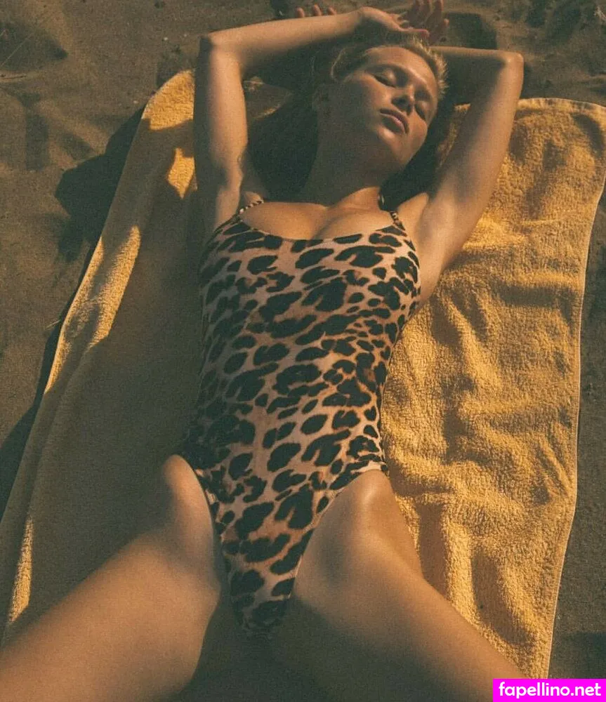 Laura Oganessian, lauraoganessian Nude Leaked OnlyFans Photo #HSg44YDX11