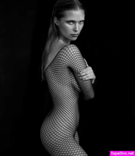 Laura Oganessian OnlyFans Thumbnail #PV2X4GTUbf