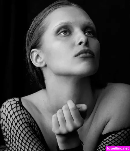 Laura Oganessian OnlyFans Thumbnail #u0Cinz8pZV