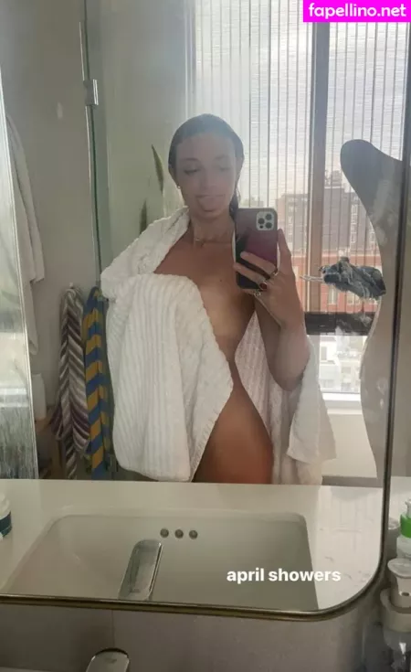 Laura Perlongo OnlyFans Thumbnail #Q0ZkG1ZYTA
