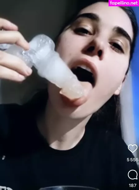 Laura Ptard OnlyFans Thumbnail #G37ntzRuZH
