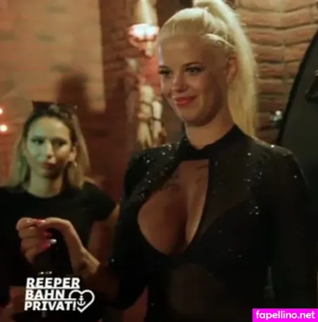 Laura Reeperbahn OnlyFans Thumbnail #mkHtBUrnCK