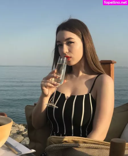 Laura Salvia OnlyFans Thumbnail #1FW8JdW9FI