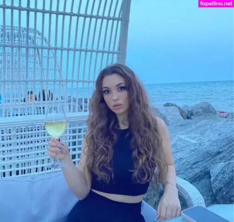 Laura Salvia OnlyFans Thumbnail #OrGHUAPx9g