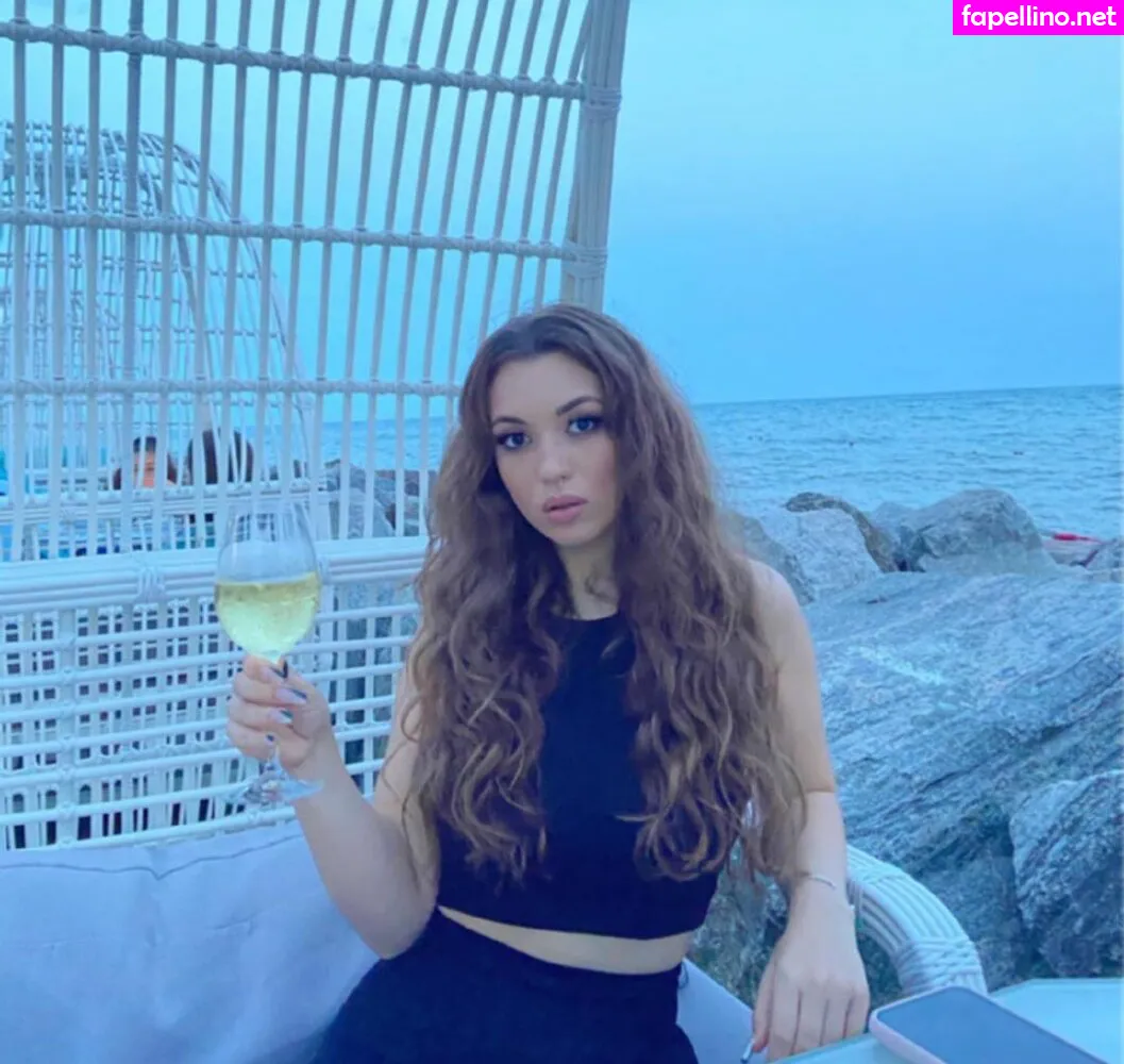 itslaurasalvia, salvialaura22 Nude Leaked OnlyFans Photo #OrGHUAPx9g