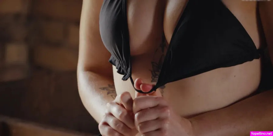 Laura Siener OnlyFans Thumbnail #dim2WY2d2S