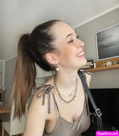 Laura Sophie OnlyFans Thumbnail #p9Nrtg3fet