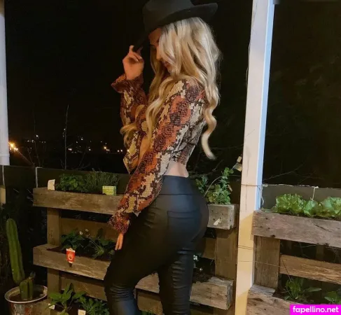 Laura Surrich 1 OnlyFans Thumbnail #MwBkejxObM