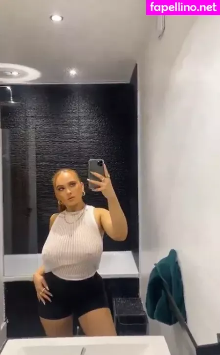 Laura Svensson OnlyFans Thumbnail #UxaMinaQR9