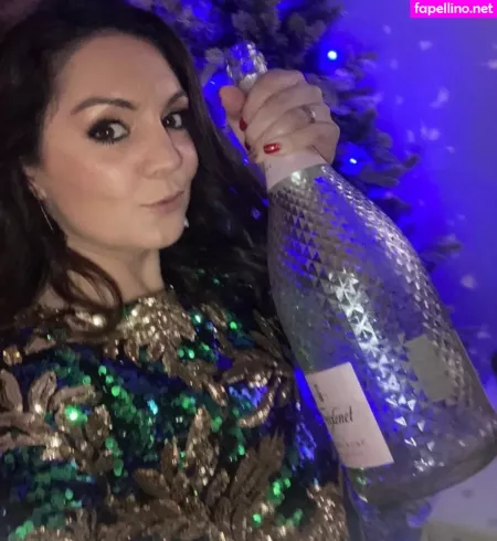 Laura Tobin OnlyFans Thumbnail #UTIgW8VNw1