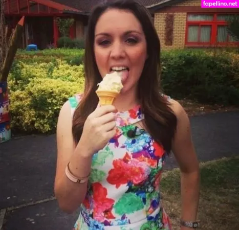 Laura Tobin OnlyFans Thumbnail #yu0SygUNp3