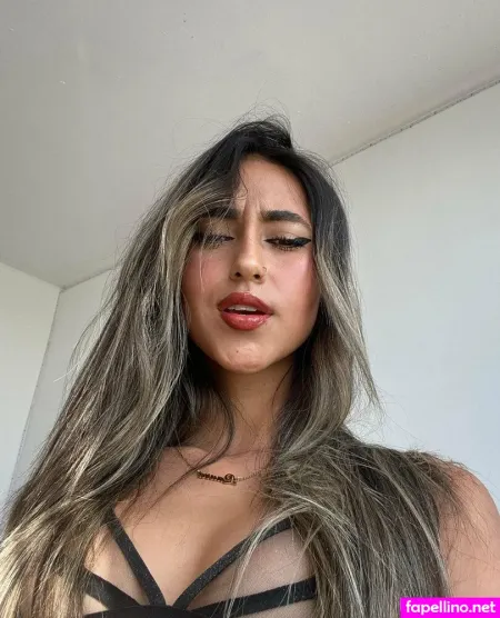 Laura Valentina OnlyFans Thumbnail #ydgWcTcDiI