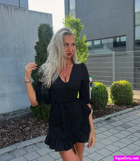 Laura Vtsch OnlyFans Thumbnail #C2IRbRO7kf