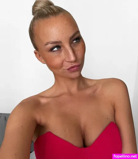 Laura Vtsch OnlyFans Thumbnail #exqzvM5h35