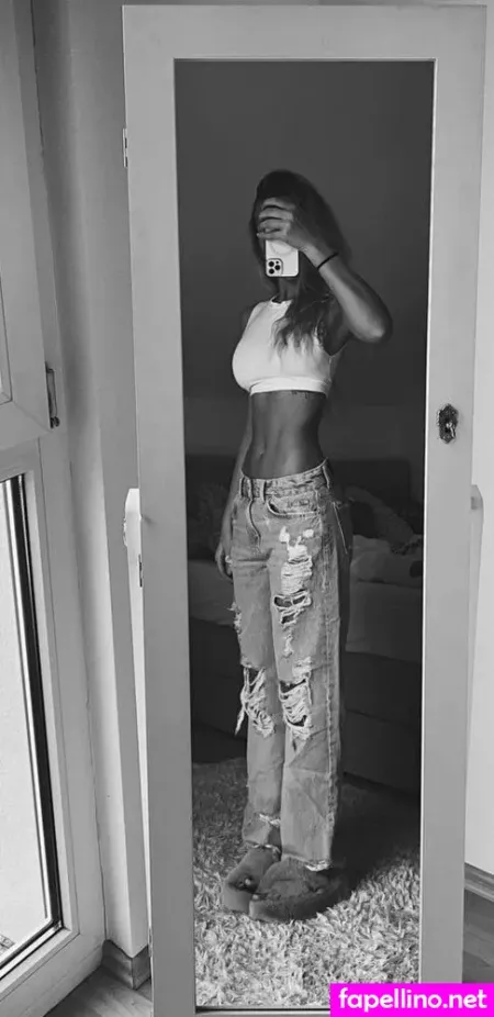 Laura Vtsch OnlyFans Thumbnail #waFcQ3x0dJ