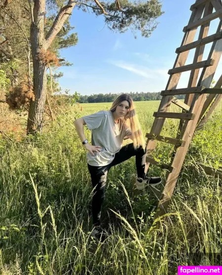 Laura World OnlyFans Thumbnail #8hFRRWzDTv
