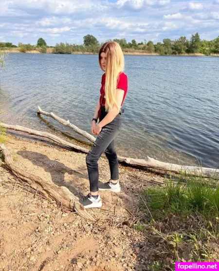 Laura World OnlyFans Thumbnail #hBVzt3YWyX