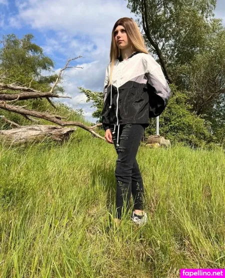 Laura World OnlyFans Thumbnail #plUgVR9zPg