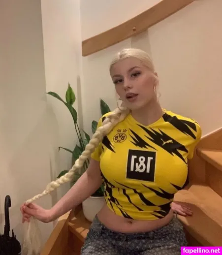 Laura Z57 OnlyFans Thumbnail #0kaBZmt4Hq