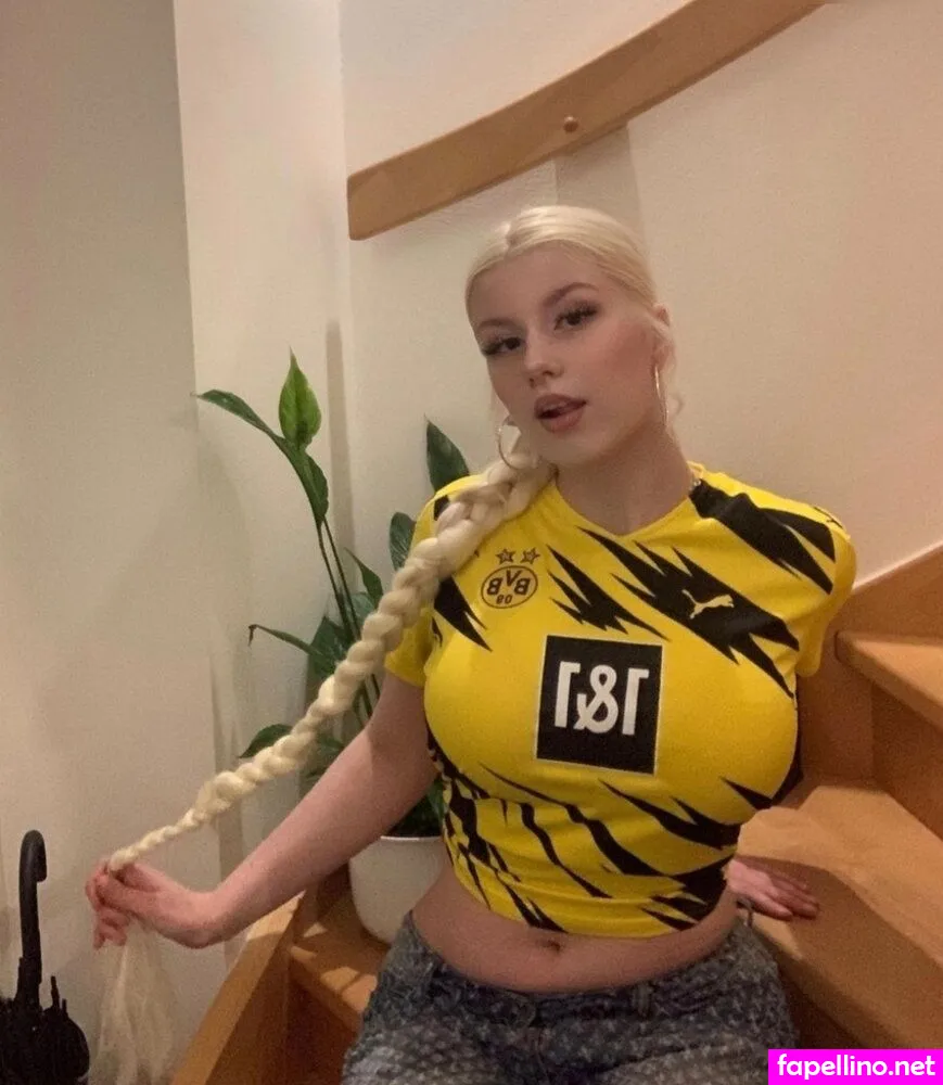 laurachesnok Nude Leaked OnlyFans Photo #0kaBZmt4Hq