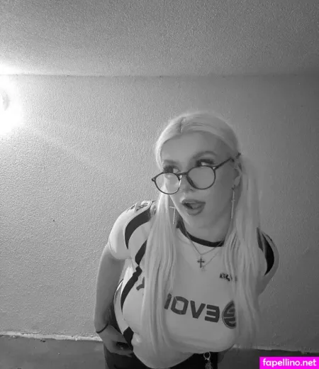 Laura Z57 OnlyFans Thumbnail #mtiBLsAdUc