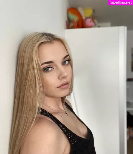 Laura OnlyFans Thumbnail #hcWZsi4RJc