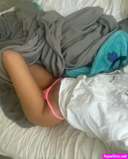 Laurabethany OnlyFans Thumbnail #6MTVKRWaee