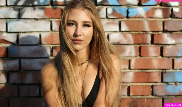 Lauragetshigh OnlyFans Thumbnail #coEALfTCpl