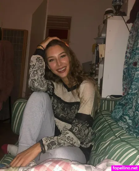 Lauragetshigh OnlyFans Thumbnail #sCd3nf82rE