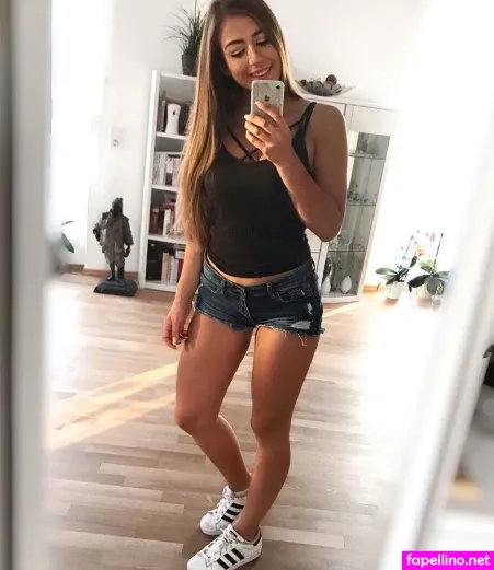 Laurainpictures OnlyFans Thumbnail #Rjlt1ToIEU