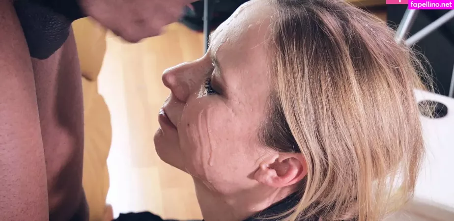 Lauralina OnlyFans Thumbnail #1Lfr6Wn6WT