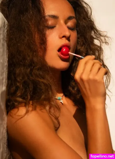 Laurana Lozano OnlyFans Thumbnail #u8bYcuUe9w
