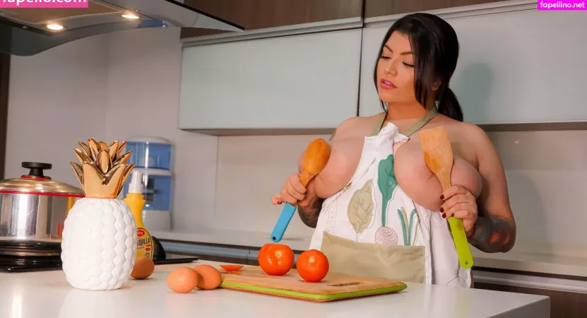 Laurasophya OnlyFans Thumbnail #NzZhOz2WFK