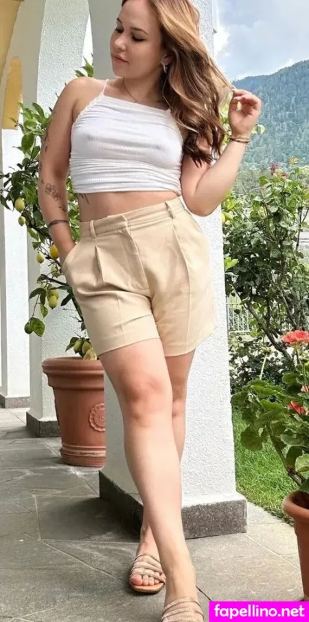Laurassoberlife OnlyFans Thumbnail #Jz70MNYap8