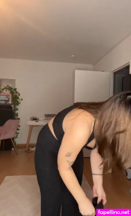 Laurassoberlife OnlyFans Thumbnail #iBMdVIccYk