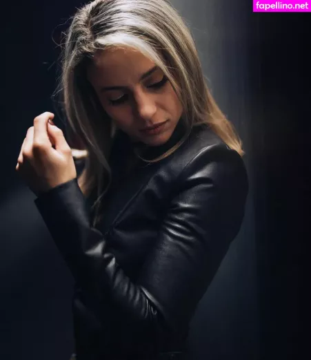 Laure Bv OnlyFans Thumbnail #3QmoLo9v7M