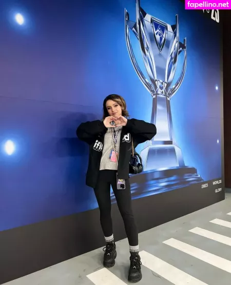 Laure Bv OnlyFans Thumbnail #D8EElu2lLW