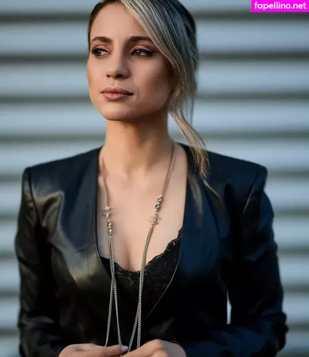 Laure Bv OnlyFans Thumbnail #OaeSrtnNUy