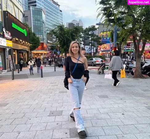 Laure Bv OnlyFans Thumbnail #VhPCmYoQX2