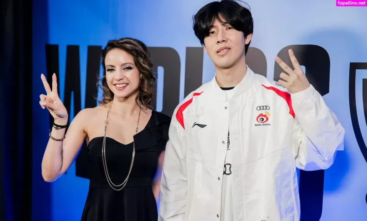 Laure Bv OnlyFans Thumbnail #i4YVIWyGef