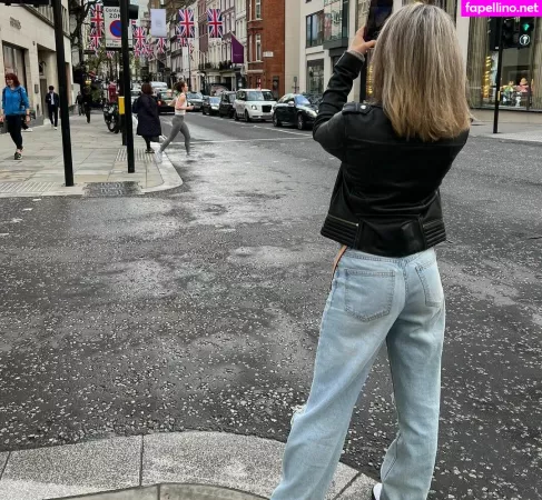 Laure Bv OnlyFans Thumbnail #rFnoUpwKae