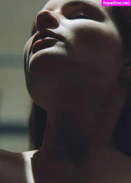 Laure Surlerivage 1 OnlyFans Thumbnail #587EoXMOxo