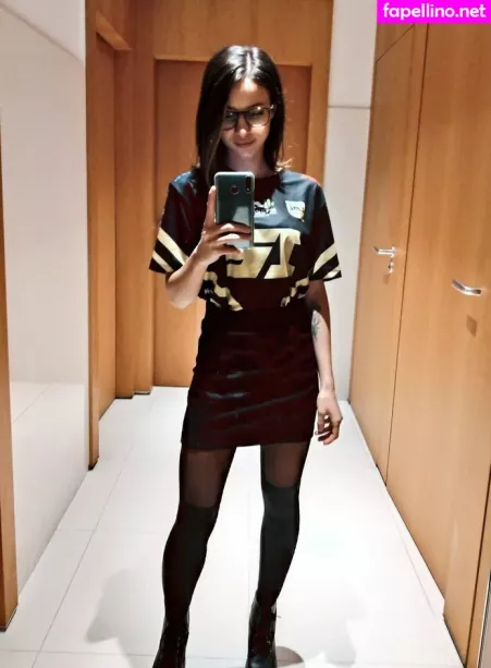 Laure Valee OnlyFans Thumbnail #C58liXBsk7