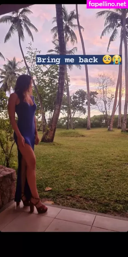 Laure Valee OnlyFans Thumbnail #ZrXY819FsM