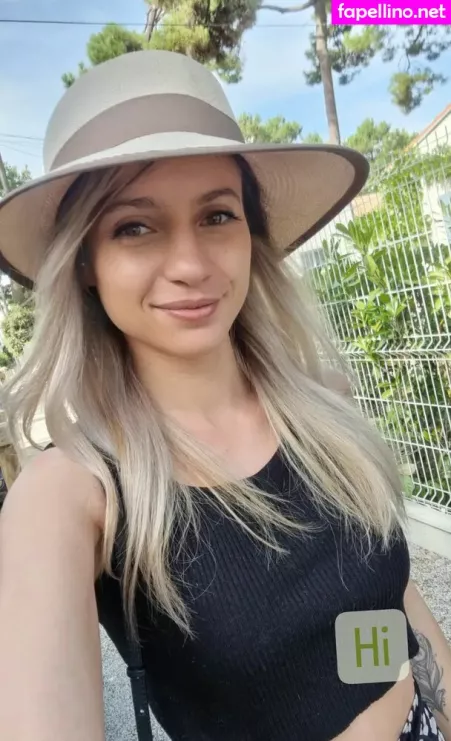 Laure Valee OnlyFans Thumbnail #b2zYgemDjV