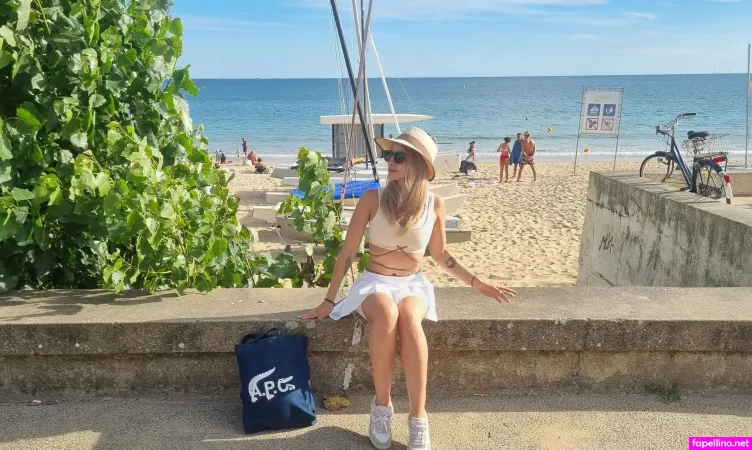 Laure Valee OnlyFans Thumbnail #oACsMSYxlM